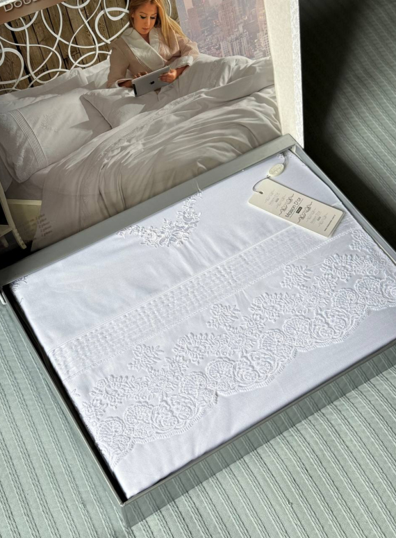 Постільна білизна Maison D'or Helena Beyaz 200x220см сатин з мереживом