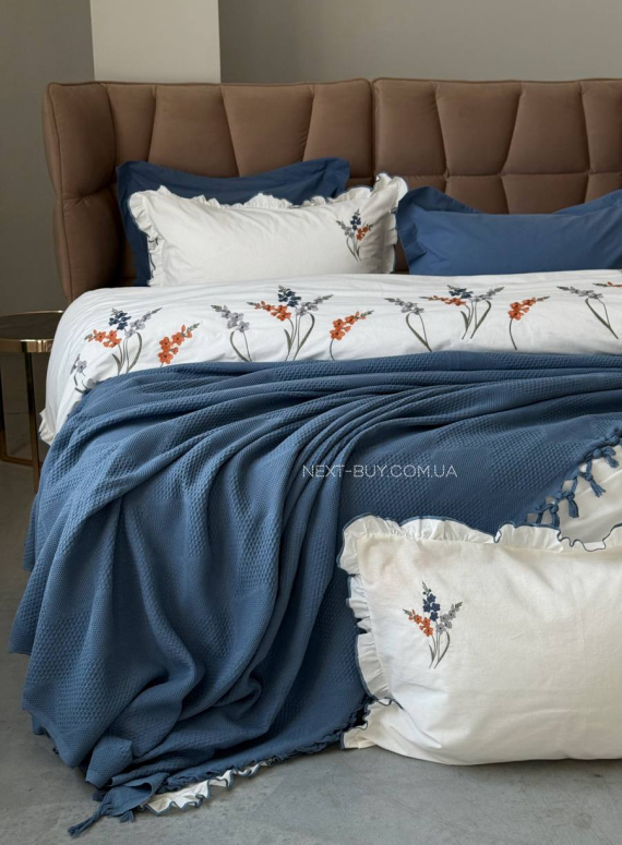 Постільна білизна з вишивкою і піке Saheser Eveline Lacivert євро 200х220