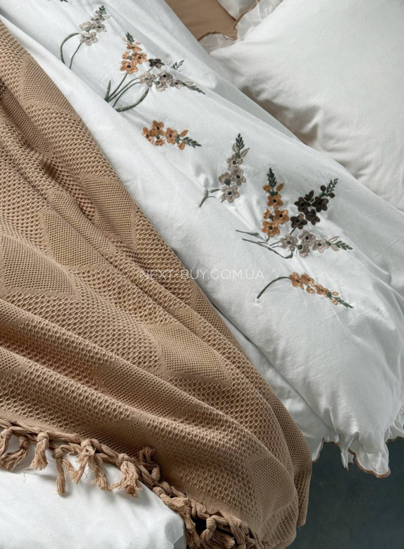 Постільна білизна з вишивкою і піке Saheser Eveline hardal євро 200х220