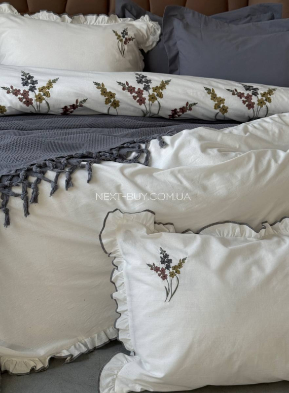 Постільна білизна з вишивкою і піке Saheser Eveline antrasit євро 200х220