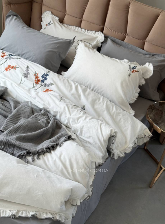 Постільна білизна з вишивкою і піке Saheser Eveline gri євро 200х220