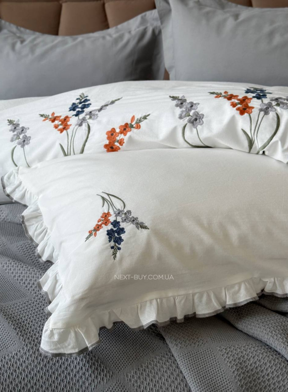 Постільна білизна з вишивкою і піке Saheser Eveline gri євро 200х220