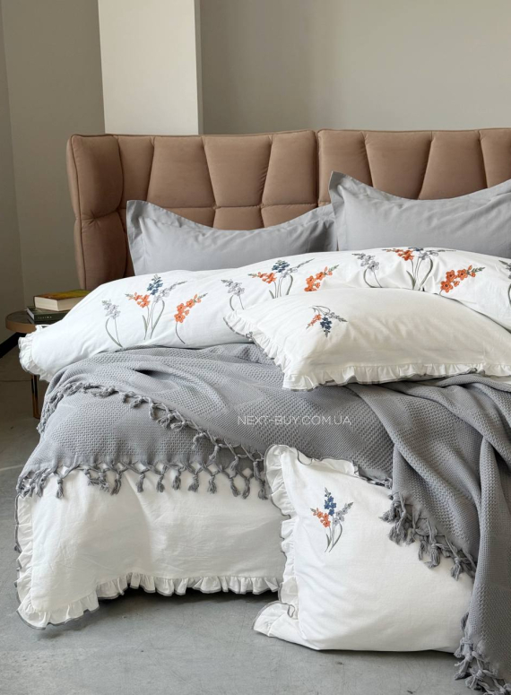Постільна білизна з вишивкою і піке Saheser Eveline gri євро 200х220