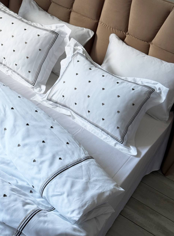 Постільна білизна Maison D'or Lamour brown євро 200х220 сатин з вишивкою сердечок