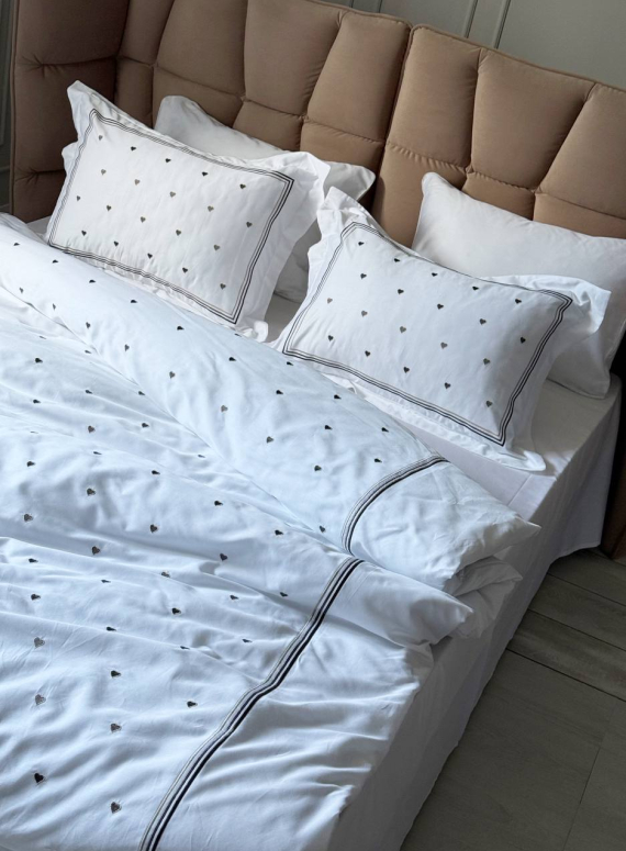 Постільна білизна Maison D'or Lamour brown євро 200х220 сатин з вишивкою сердечок