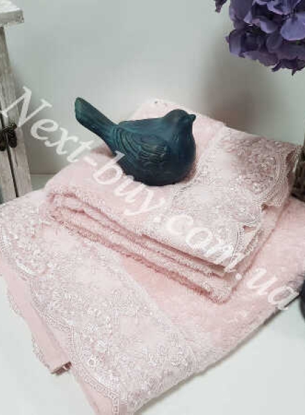 Бамбуковое полотенце с гипюром Maison D'or Julia Bambu 85х150см розовое