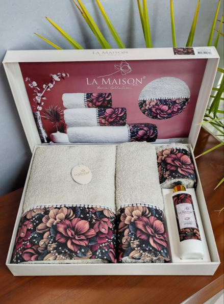 Набор махровых полотенец La Maison Lucy 3шт. + ароматический спрей