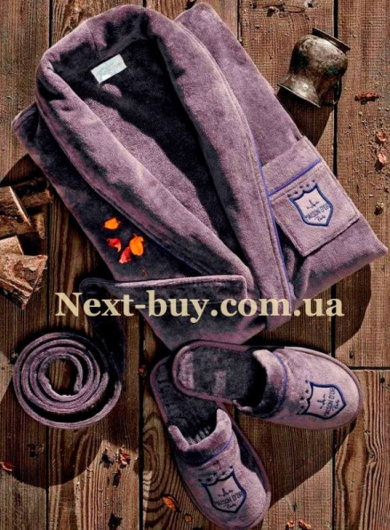 Мужской махровый халат Maison D'or Boswel с шалевым воротником и тапками фиолетовый