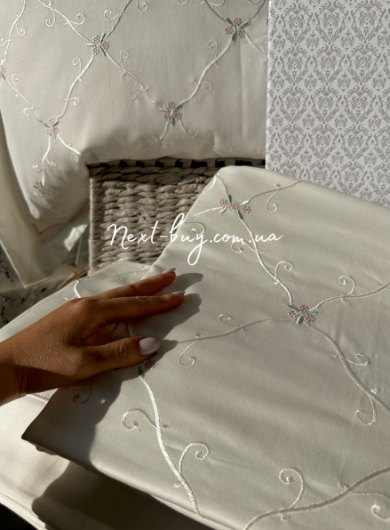 Maison D'or Juanna ecru-rose постельное белье евро 200х220 сатин с вышивкой из мелких цветочков