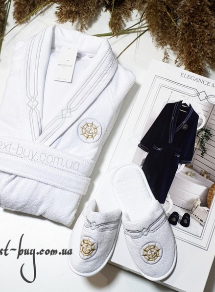 Мужской халат Maison D`or Paris Elegance Marine с шалевым воротником и тапками белый