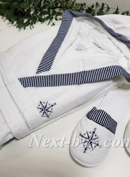 Мужской махровый халат Maison Dor Marine Club с капюшоном и тапками белый с синим