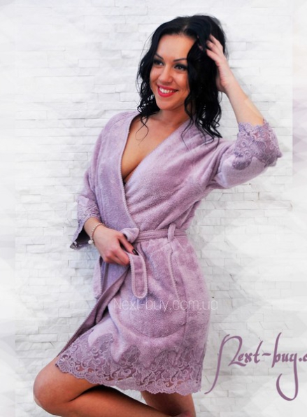 Женский халат бамбуковый Maison D'or Lisa с кружевом фиолетовый