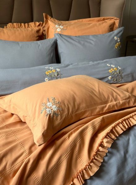 Легка постільна білизна з покривалом і вишивкою Saheser Fiorella orange