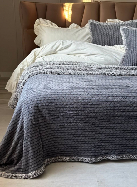 Двохстороннє тепле і м'яке покривало з наволочками Mosaic antrasit 220х260