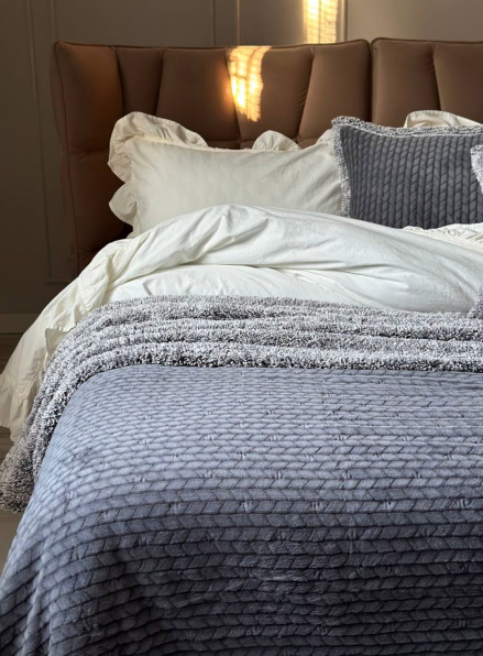 Двохстороннє тепле і м'яке покривало з наволочками Mosaic antrasit 220х260