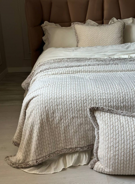 Двохстороннє тепле і м'яке покривало з наволочками Mosaic bej 220х260