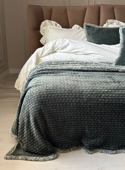 Двохстороннє тепле і м'яке покривало з наволочками Mosaic haki 220х260