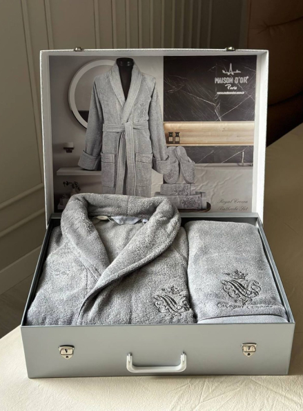 Махровый набор мужской халат с тапочками и с 2-мя полотенцами Maison D'or Royal Crown Grey с вышивкой
