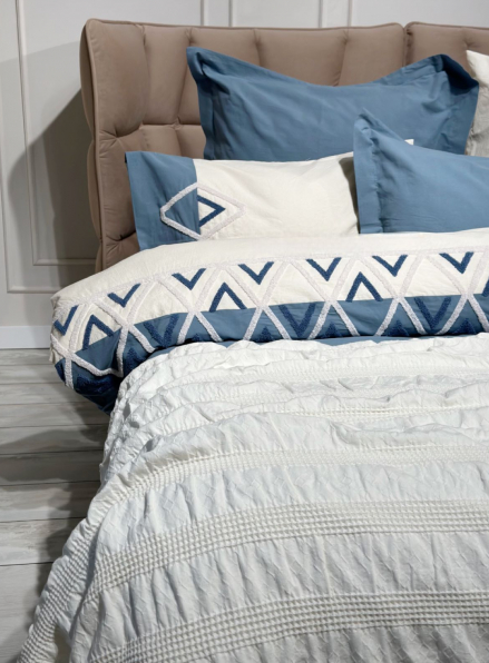 Постельное белье Saheser Ales mavi евро 200х220 с вышивкой