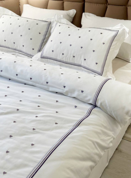 Постільна білизна Maison D'or Lamour lilac євро 200х220 сатин з вишивкою сердечок