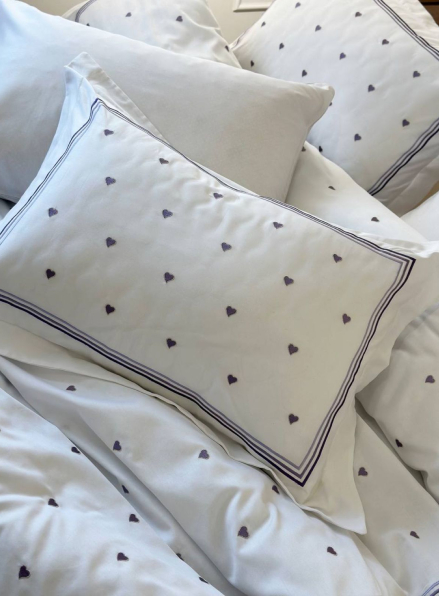 Постільна білизна Maison D'or Lamour lilac євро 200х220 сатин з вишивкою сердечок