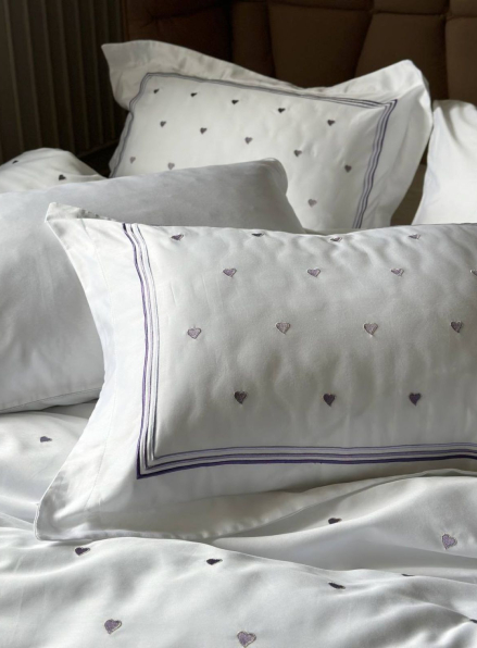 Постільна білизна Maison D'or Lamour lilac євро 200х220 сатин з вишивкою сердечок