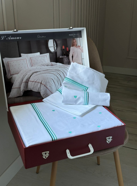 Постільна білизна Maison D'or Lamour mint євро 200х220 сатин з вишивкою сердечок