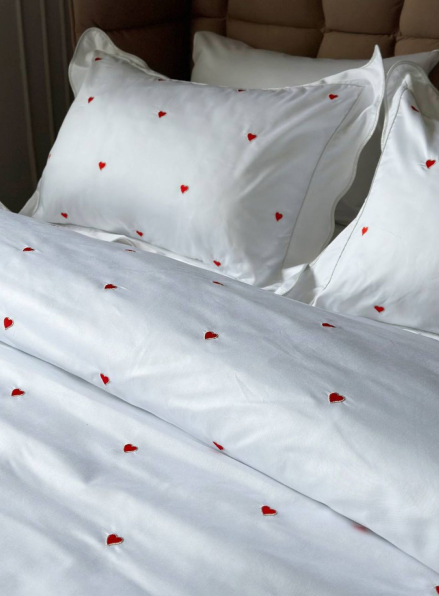 Maison D'or Les Coeurs ecru-red постільна білизна євро 200х220 сатин з аплікацією з сердечок