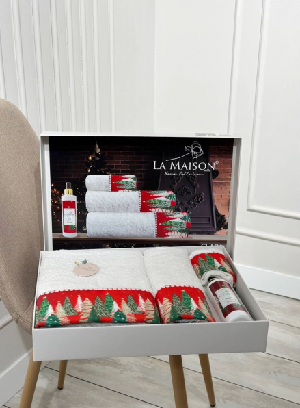 Новогодний набор махровых полотенец La Maison Clara 3шт. + ароматический спрей