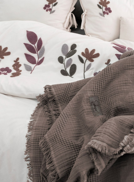 Постільна білизна з піке з простирадлом на резинці Saheser Paula Vizon євро