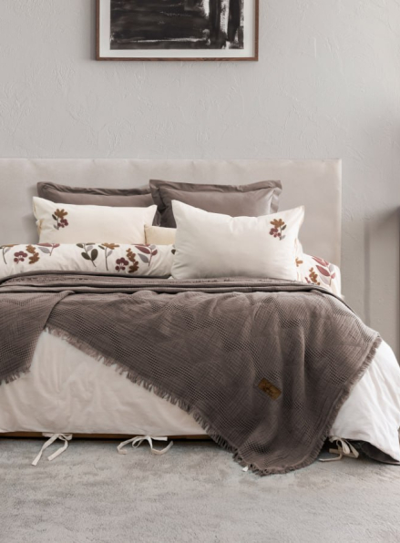 Постільна білизна з піке з простирадлом на резинці Saheser Paula Vizon євро