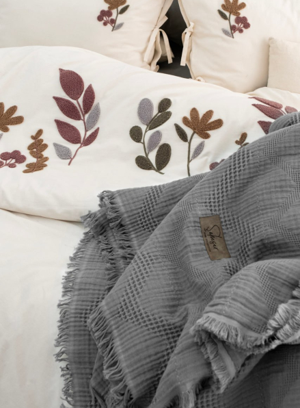 Постільна білизна з піке з простирадлом на резинці Saheser Paula Gri євро