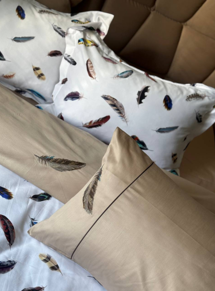 Maison D'or Pulume Volante beige постільна білизна 200x220см сатин з вишивкою євро