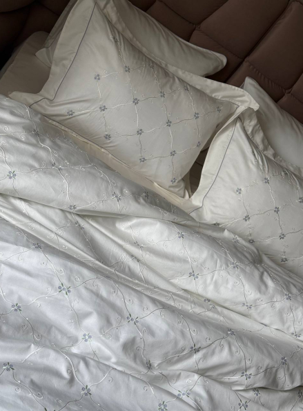 Maison D'or Juanna ecru-lilac постільна білизна євро 200х220 сатин з вишивкою