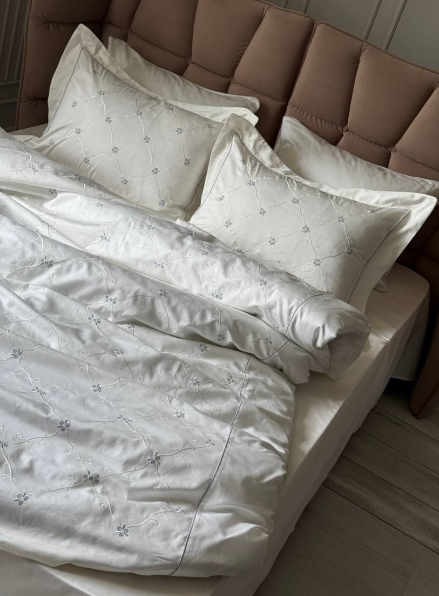 Maison D'or Juanna ecru-lilac постільна білизна євро 200х220 сатин з вишивкою