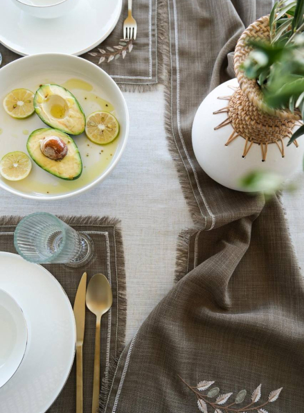 Скатертина 160×220, ранер та 6 серветок з вишивкою OLIVE EARTH Istambul Туреччина