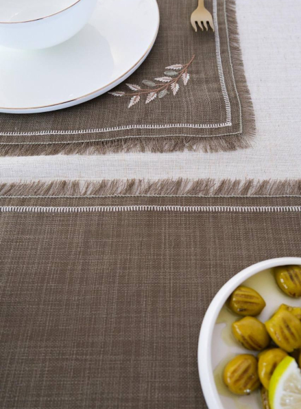 Скатертина 160×220, ранер та 6 серветок з вишивкою OLIVE EARTH Istambul Туреччина