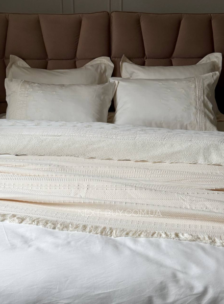 Maison D'or Roesia Estee Krem постільна білизна євро 200х220 сатин з вишивкою