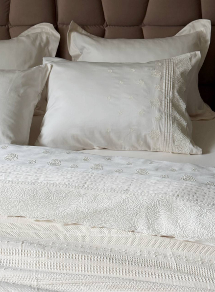 Maison D'or Roesia Estee Krem постільна білизна євро 200х220 сатин з вишивкою