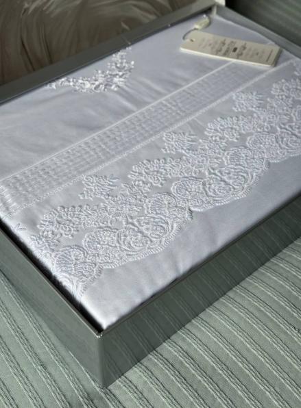 Постільна білизна Maison D'or Helena Beyaz 200x220см сатин з мереживом