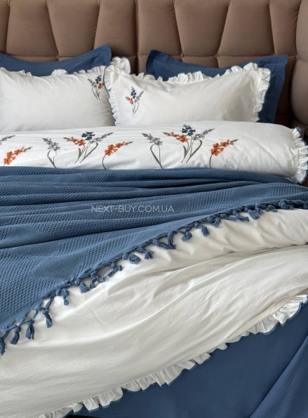Постільна білизна з вишивкою і піке Saheser Eveline Lacivert євро 200х220