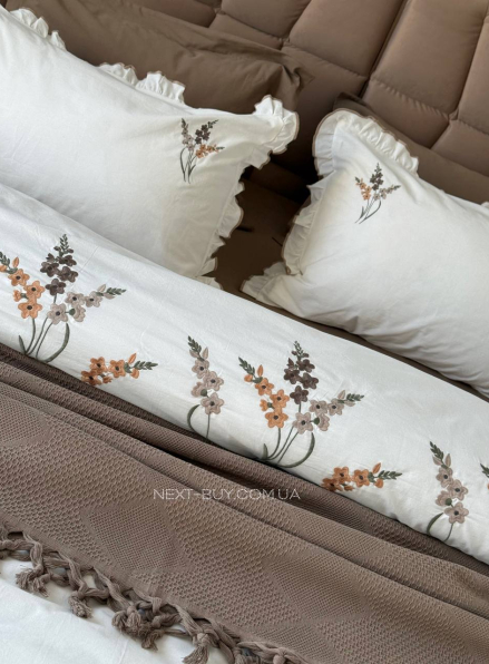 Постільна білизна з вишивкою і піке Saheser Eveline Kahve євро 200х220