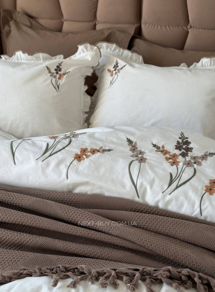 Постільна білизна з вишивкою і піке Saheser Eveline Kahve євро 200х220