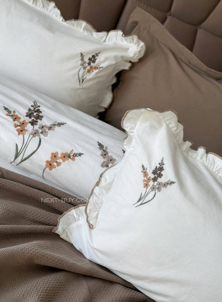 Постільна білизна з вишивкою і піке Saheser Eveline Kahve євро 200х220