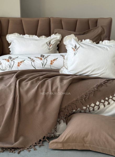 Постільна білизна з вишивкою і піке Saheser Eveline Kahve євро 200х220