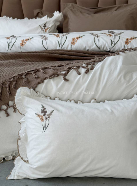Постільна білизна з вишивкою і піке Saheser Eveline Kahve євро 200х220