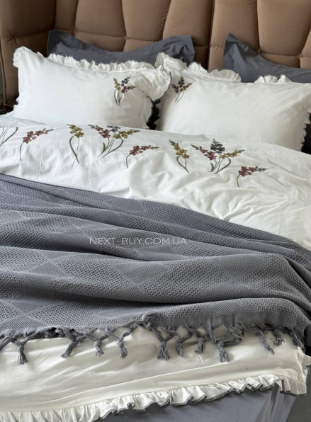 Постільна білизна з вишивкою і піке Saheser Eveline antrasit євро 200х220