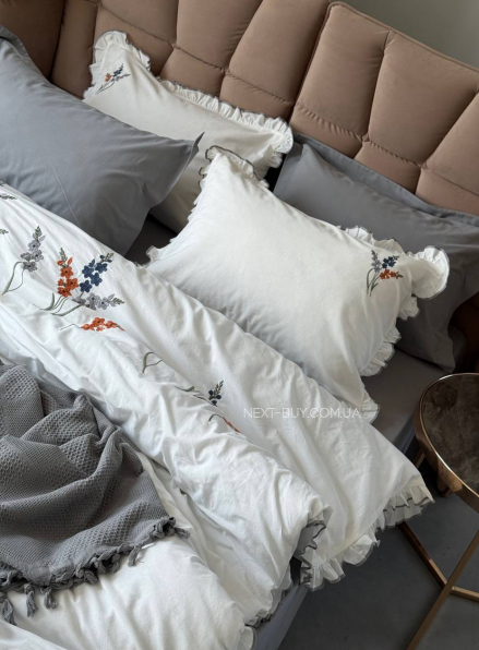 Постільна білизна з вишивкою і піке Saheser Eveline gri євро 200х220