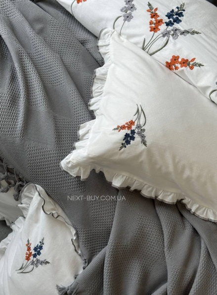 Постільна білизна з вишивкою і піке Saheser Eveline gri євро 200х220