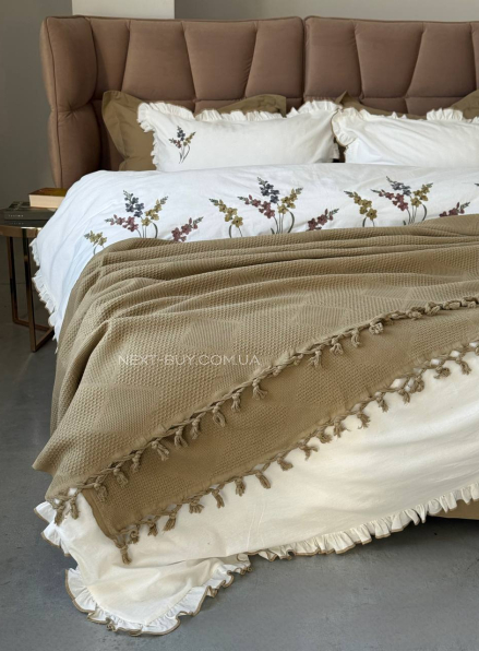 Постільна білизна з вишивкою і піке Saheser Eveline haki євро 200х220
